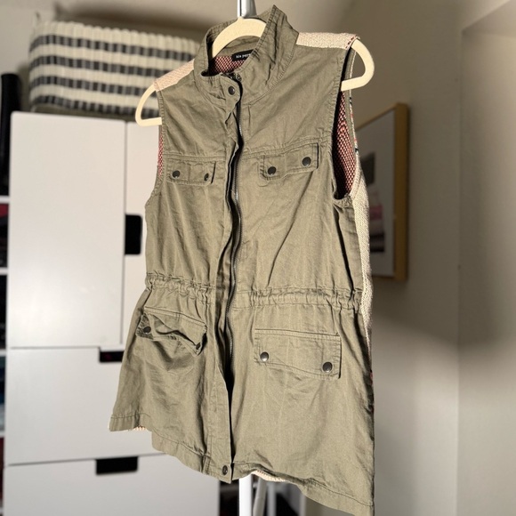 Blu Pepper Sage Green Vest with Beautiful Pattern Back and Pockets Size Medium - Picture 4 of 7